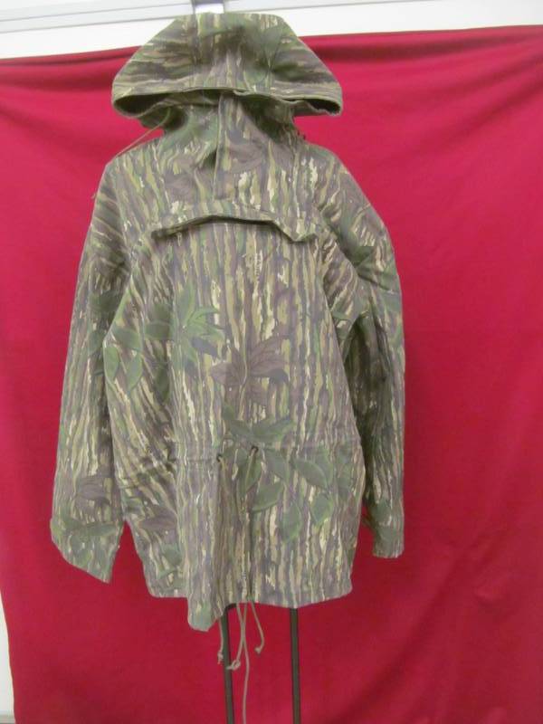 lot 66 image: camo hoody