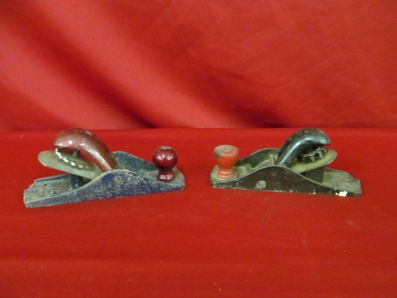lot 68 image: vintage wood planes