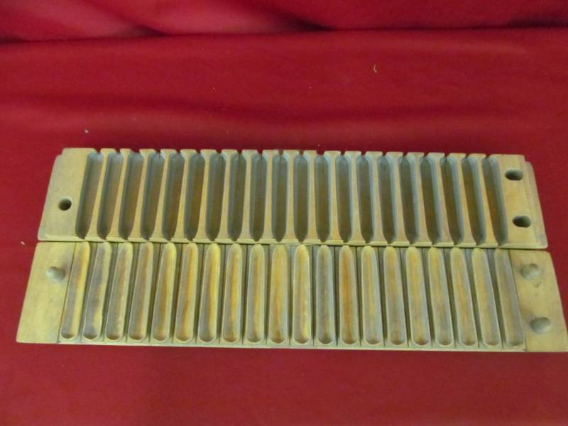 lot 82 image: vintage Karl Hart Cigar molder