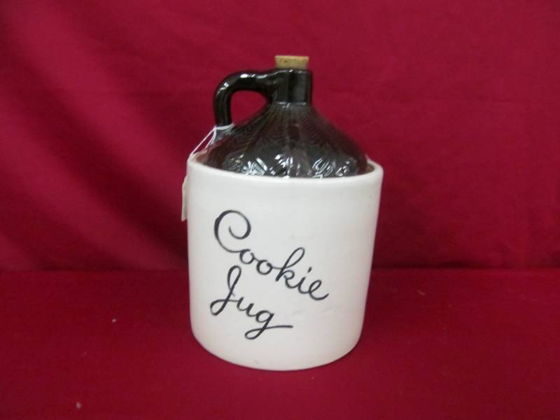 lot 100 image: Monmount cookie jar