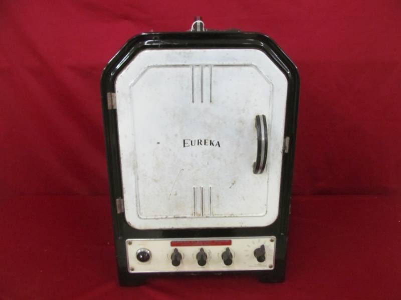 lot 104 image: vintage Eureka range