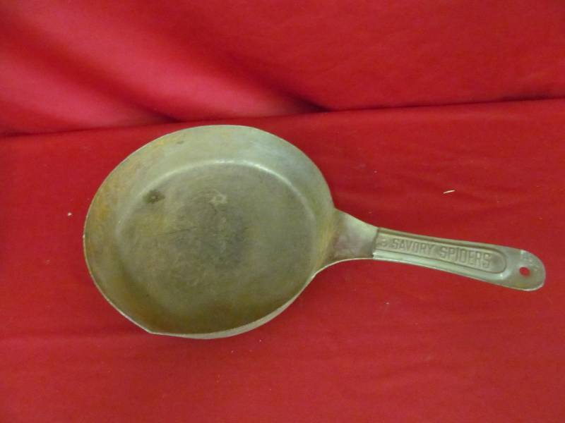 lot 107 image: Savory Spiders fry pan