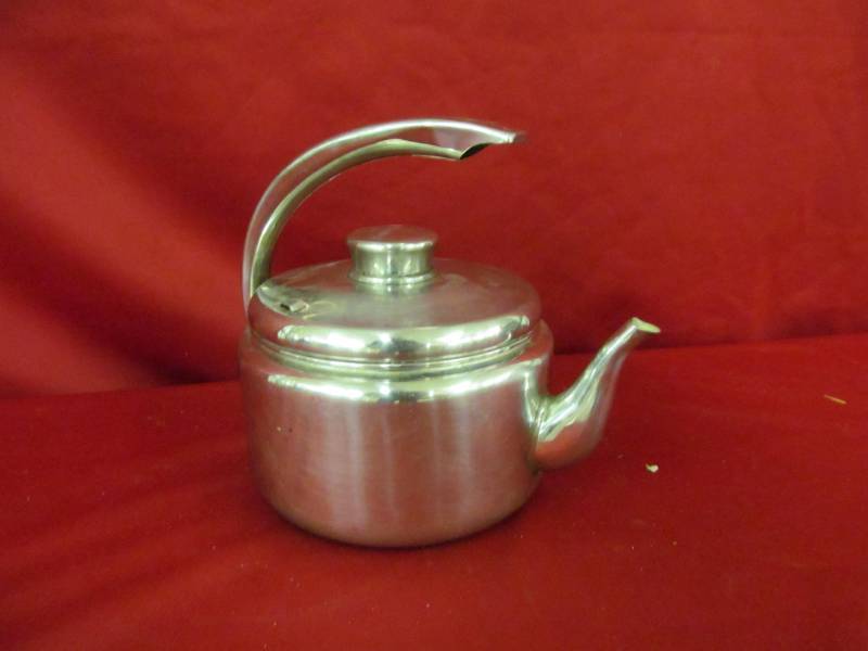 lot 110 image: Fabre ware tea kettle