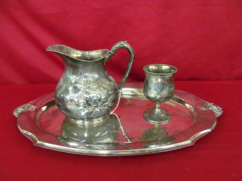 lot 117 image: Wilcox International silver plated tray, Queen City queen silver palte,cup, pitcher