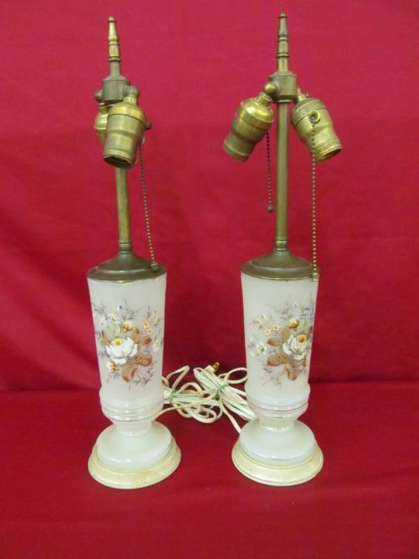 lot 118 image: vintage Bristol enameled lamps