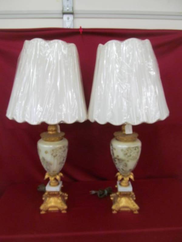 lot 119 image: vintage table lamps
