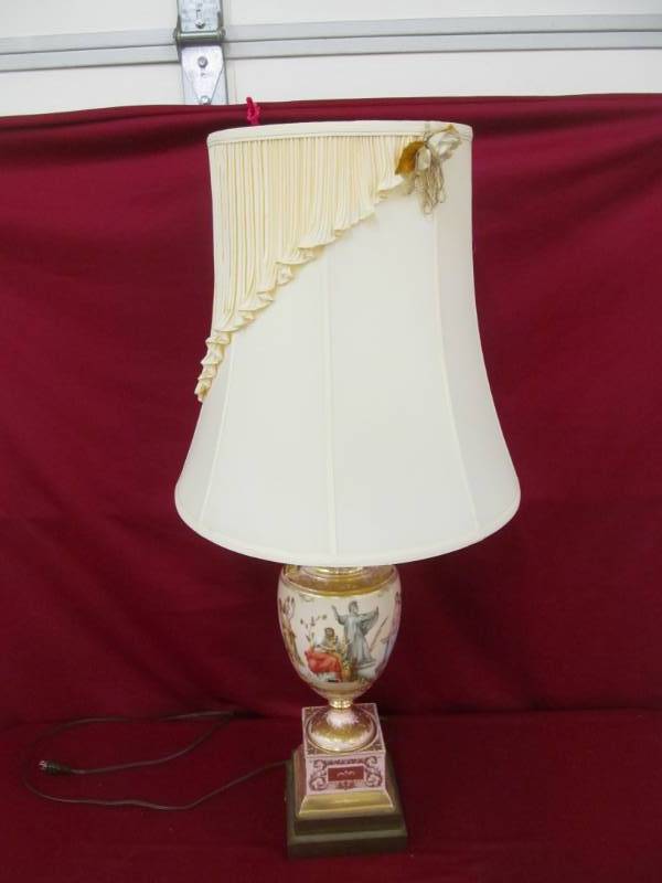 lot 120 image: vintage table lamp