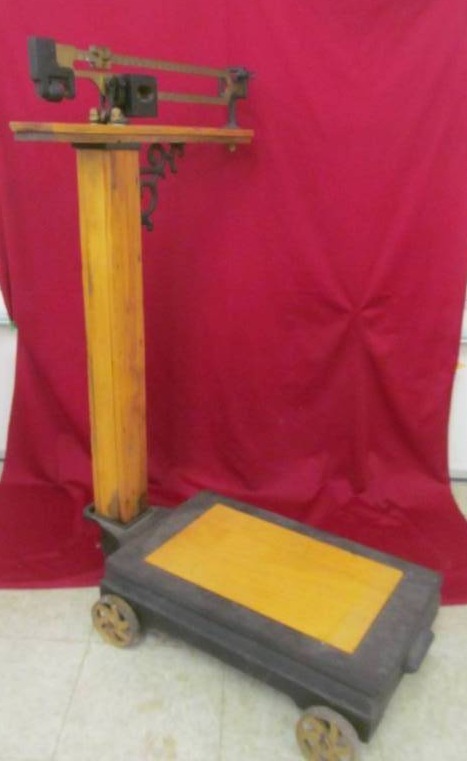 lot 137 image: vintage Reliable scale