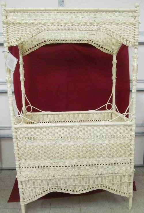 lot 140 image: wicker crib