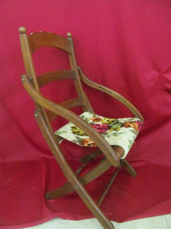 lot 142 image: vintage folding chair