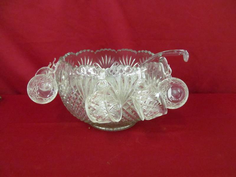 lot 149 image: L E Smith Pineapple punch bowl
