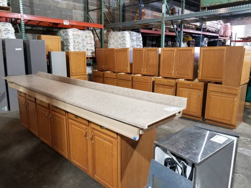VTI of Iowa Oak Floor Cabinets, Oak Wall-Mount Cabinets and Laminate Counter Top