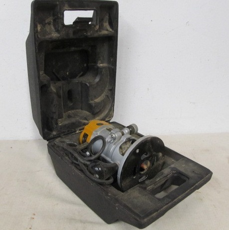lot 28 image: Black & Decker Deluxe Router wCase