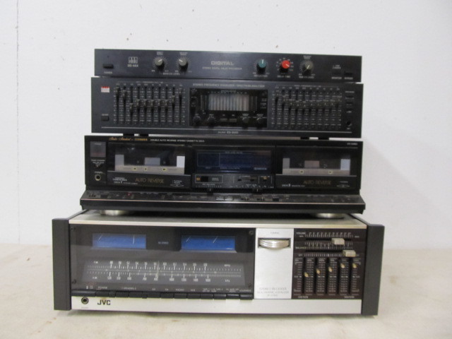 lot 29 image: Nice Group of Vintage Stereo Equipment