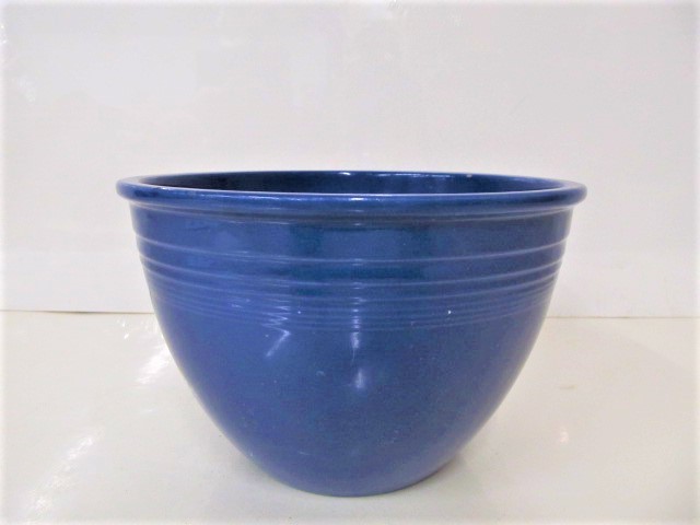 lot 58 image: Vintage Fiesta Ware Nesting Bowl in Cobalt Blue