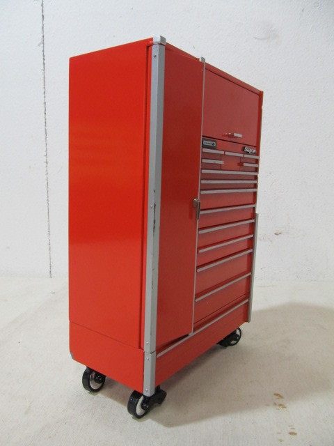 lot 20 image: Miniature Size - Diecast Metal SNAP-ON Tool Chest