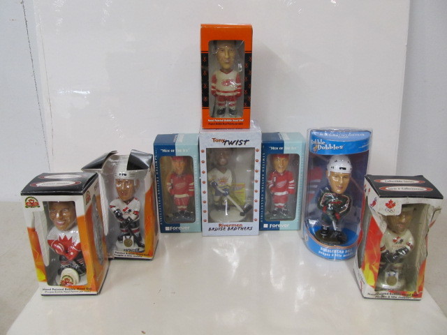 lot 71 image: Large Lot of Hockey Bobbleheads