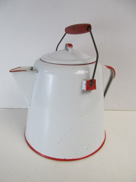 lot 76 image: Large Vintage Red & White Enamelware Pitcher