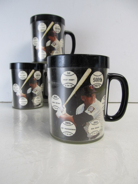 lot 79 image: Set of 4 Vintage 1970s HARMON KILLEBREW Thermo-Serv Coffee Mugs