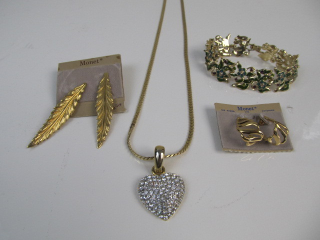 lot 104 image: Vintage MONET Costume Jewelry