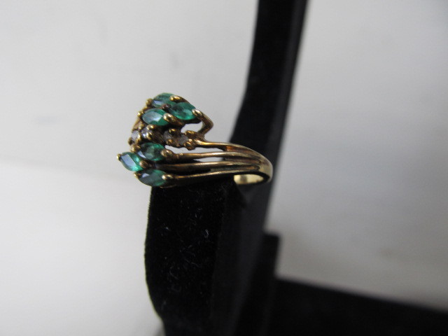 lot 105 image: Vintage Solid 10K Gold Ring