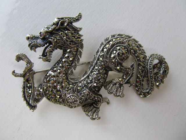 lot 107 image: Large Vintage Sterling Silver Onyx & Marcasite&nbspDragon Brooch