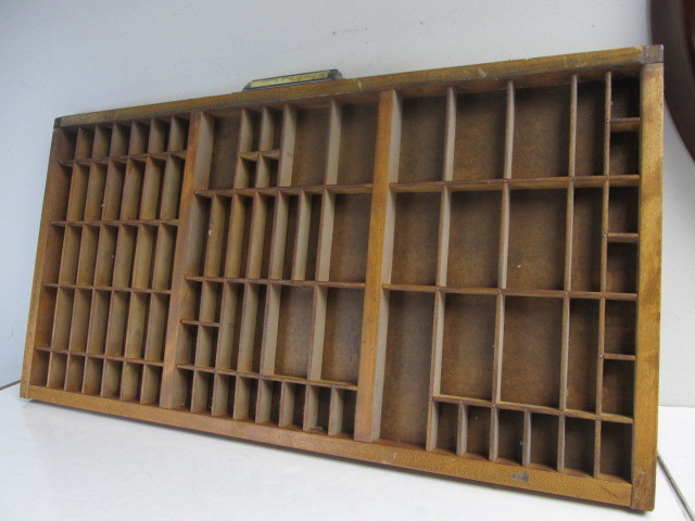 lot 93 image: Old Vintage Printers Tray