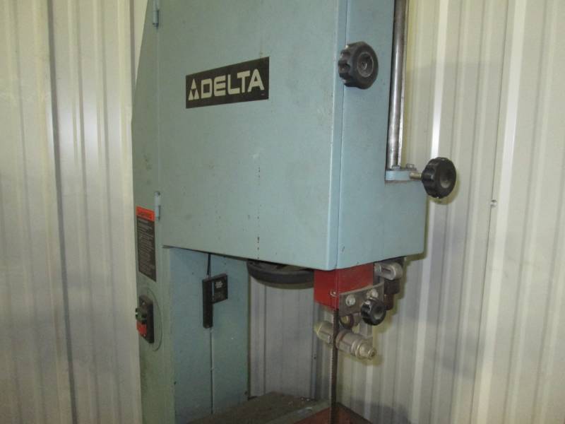 lot 2 image: Delta band saw, 19 Throat depth, M...