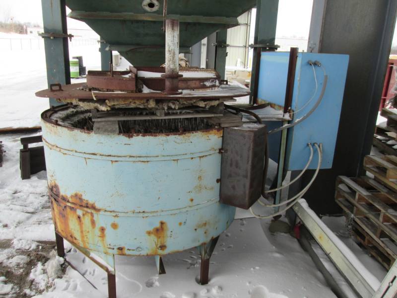 lot 12 image: Melting furnace, has been in storag...