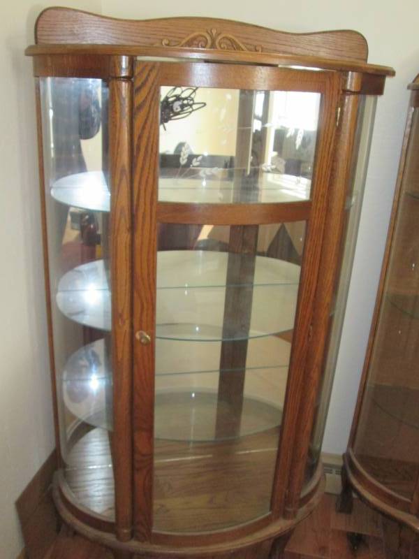 lot 305 image: Lighted curio cabinet with mirror...