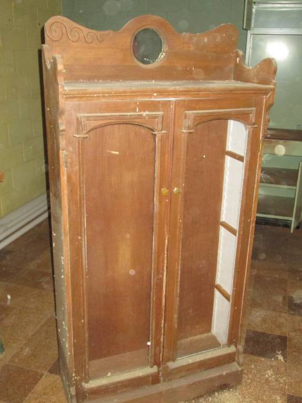 lot 317 image: Display cabinet for repair project...