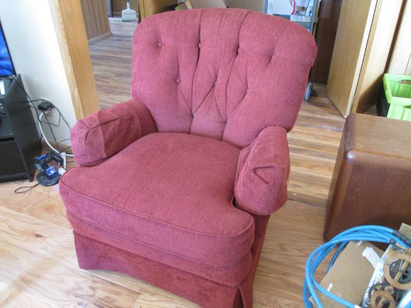 lot 324 image: Cloth side chair...