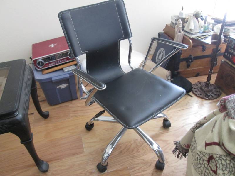 lot 326 image: Metal frame desk chair...