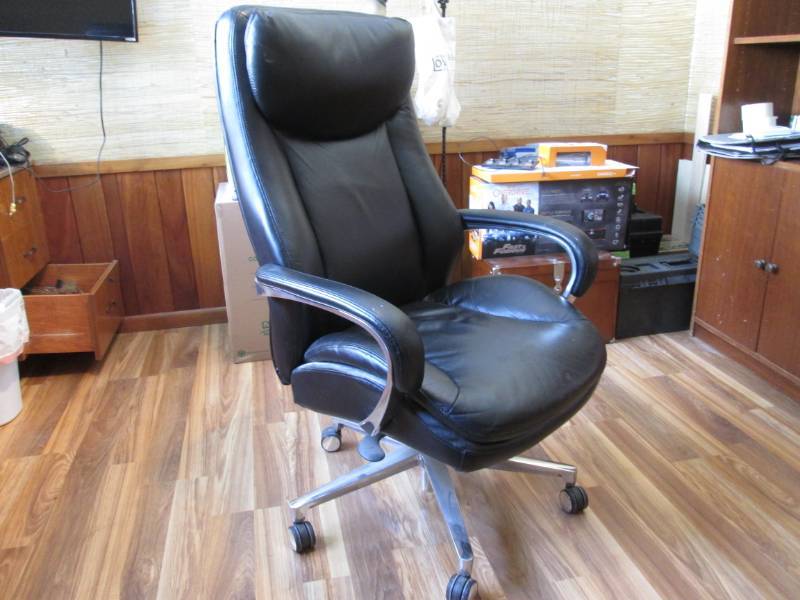 lot 327 image: Vintage office chair...