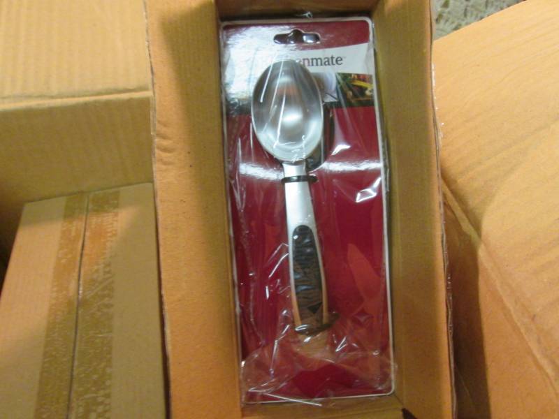 lot 58 image: Lot of 24 Ice Cream Scoops  D-2...