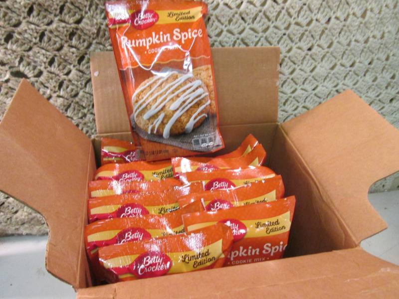 lot 71 image: Case of 12 Bags of Betty Crocker Pu...