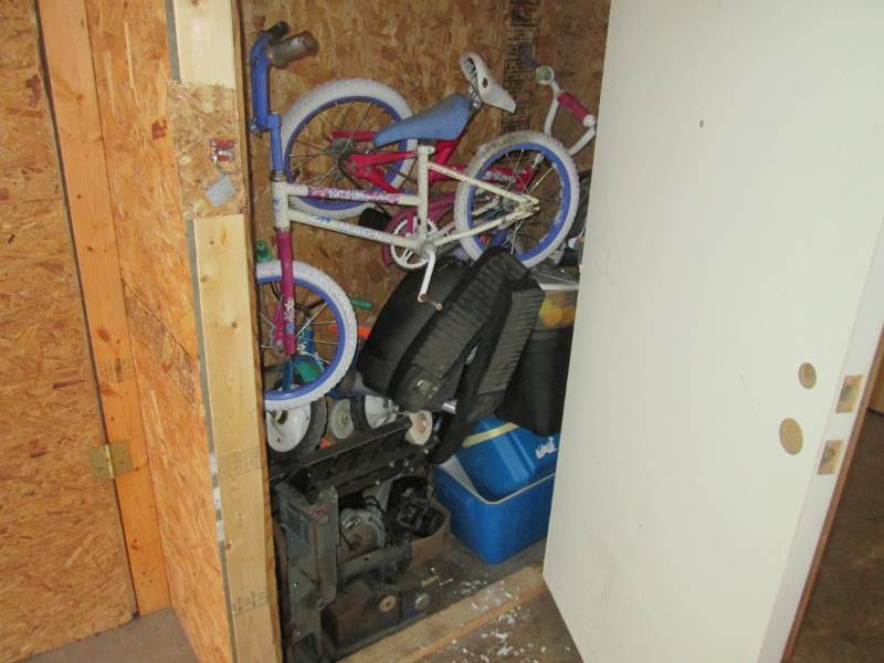 lot 74 image: Small Unit Full of Misc Bikes Saws ...