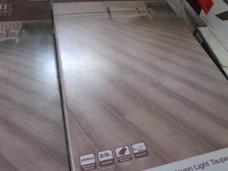 lot 3 image: 9 Cases of Home Decorators Collecti...