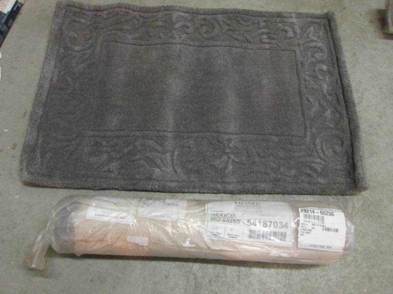 lot 16 image: Lot of 2 Home Decorators Collection...