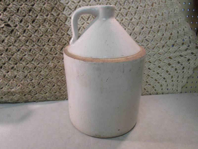 lot 76 image: Vintage 3 Gallon Blue Crown Crock J...