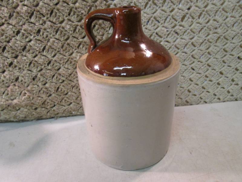lot 77 image: Vintage 1 Gallon Crock Jug  RM4...