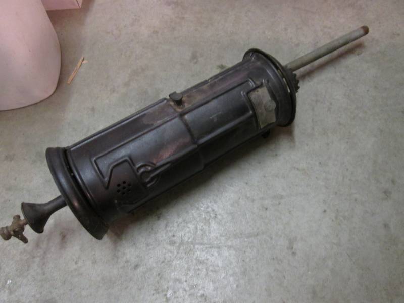 lot 100 image: Vintage Water Heater  RMDR...