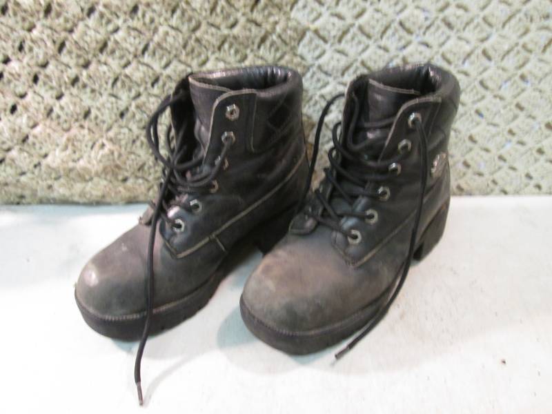 lot 106 image: Pair of Ladies Harley Davidson Boot...