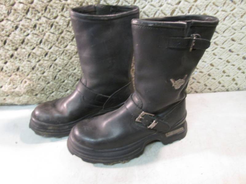 lot 109 image: Pair of Harley Davidson Boots Size ...