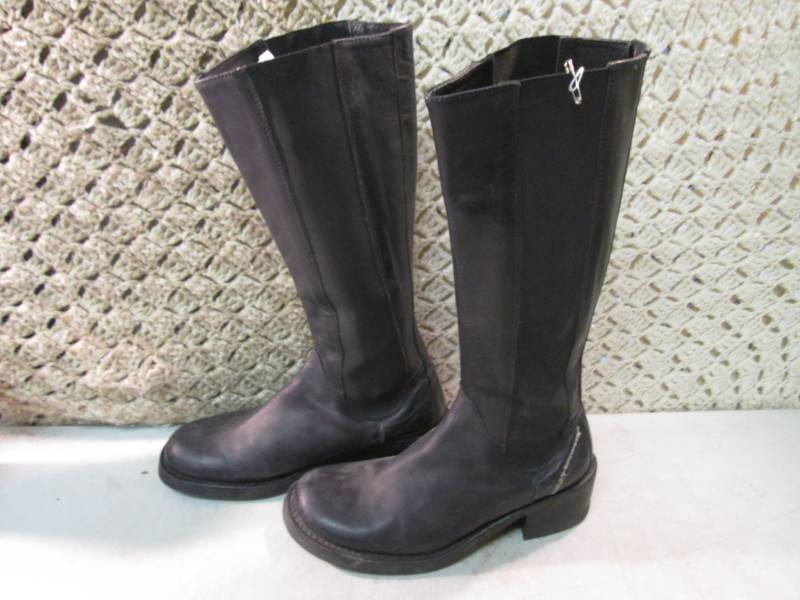 lot 110 image: Pair of Ladies Harley Davidson Boot...
