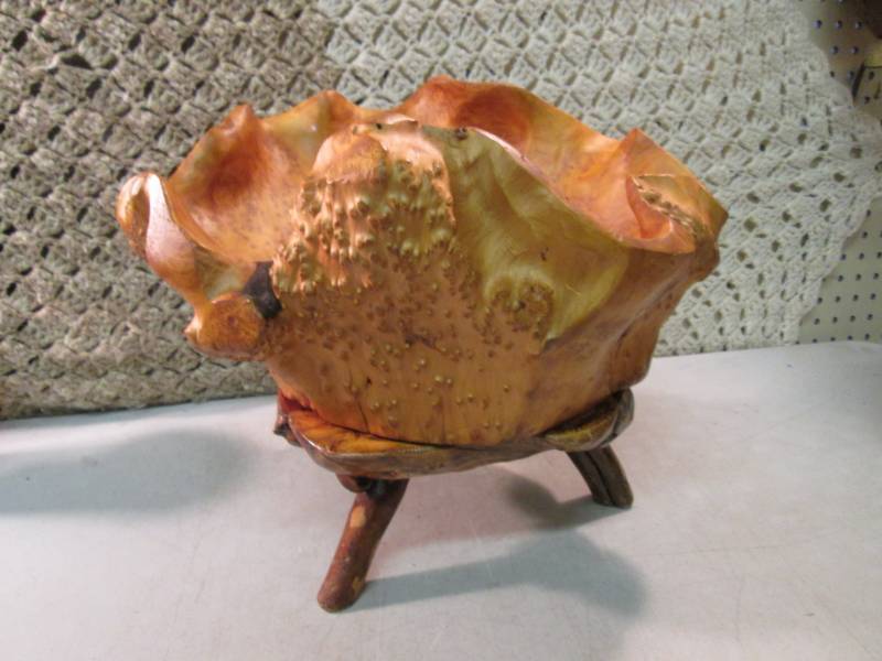 lot 126 image: Hand Made Wood Decor  RMDR...