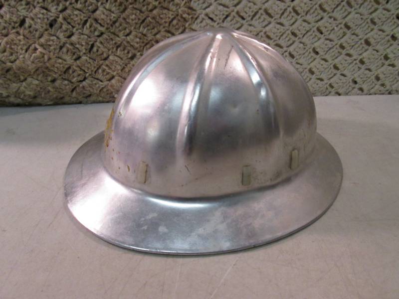 lot 129 image: Vintage Aluminum Hard Hat  RM4...