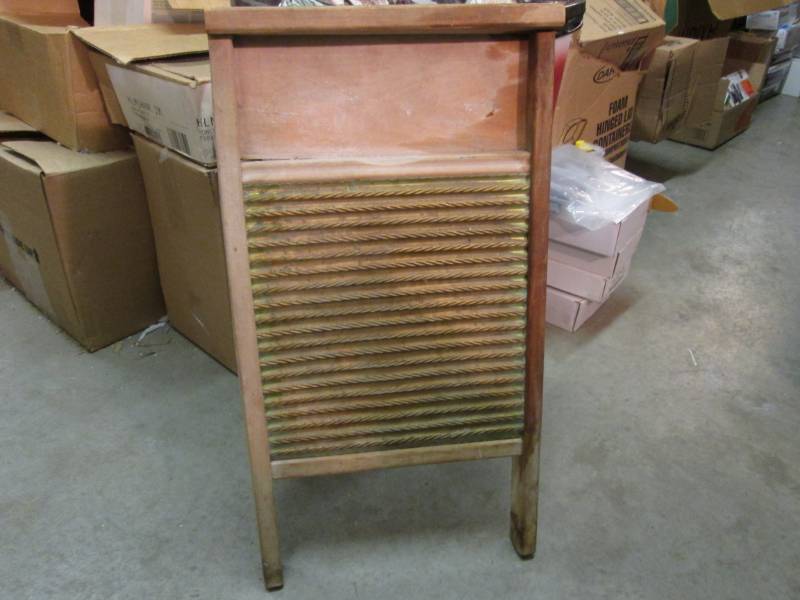 lot 130 image: Vintage Wash Board  C-2...