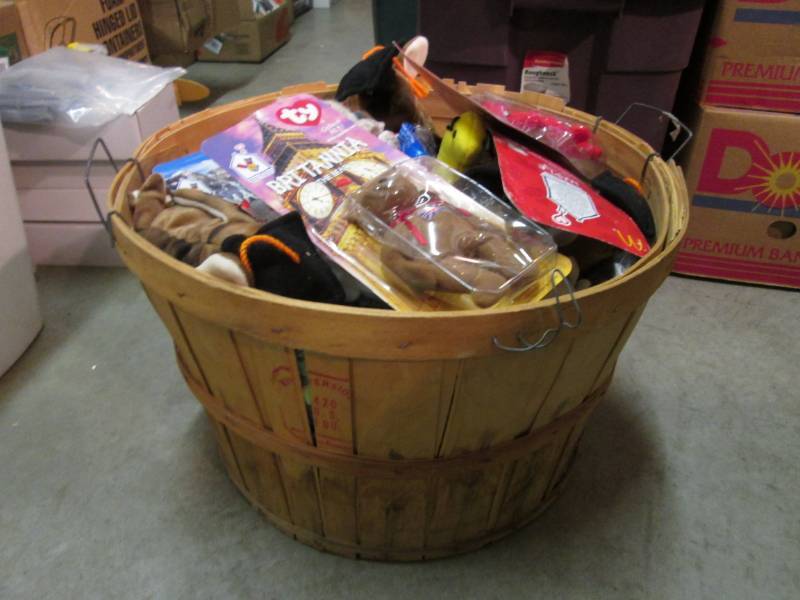 lot 133 image: Basket Full of Misc TY Beanie Babie...