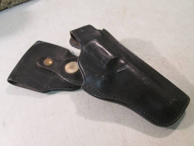 lot 137 image: Safariland Leather Handgun Holster ...